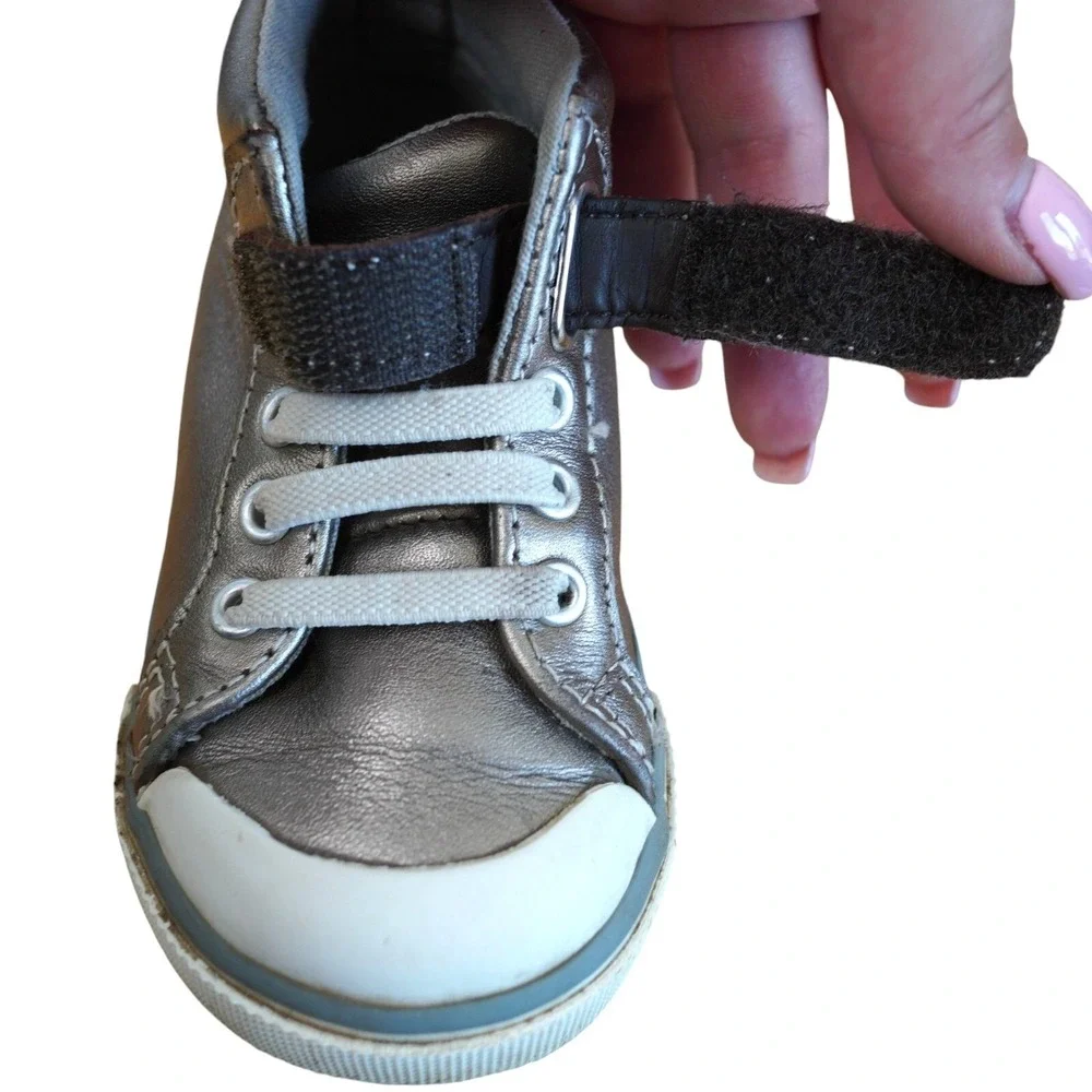 See Kai Run Peyton High-Top Sneaker Size 6 Silver & White Toddler Unisex Leather